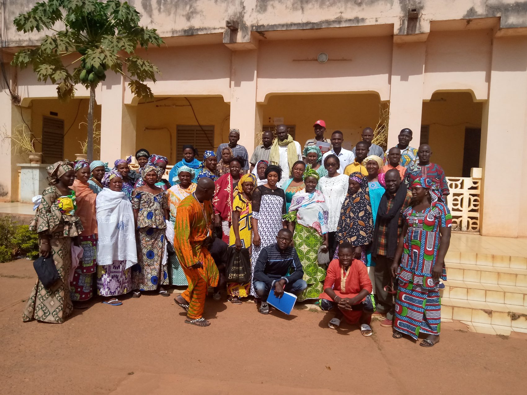 Équipe KEMS Consulting et bénéficiaires lors d'une mission de formation sur le terrain